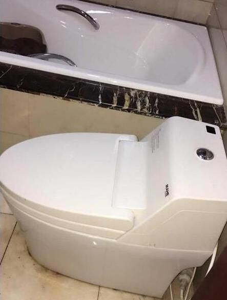 娶了个懒货老婆真悲哀,半年不到新家就成了狗