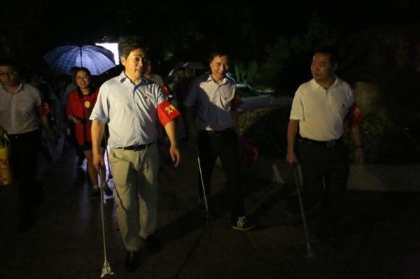 浙江丽水打造捡不到烟头城市形象:万人志愿捡