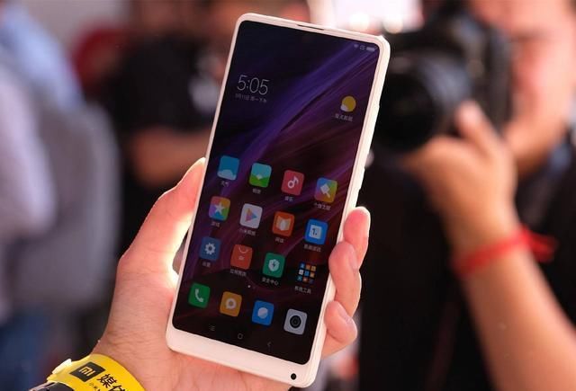 小米旗舰怒降2100,骁龙835+光学防抖+8GB,价