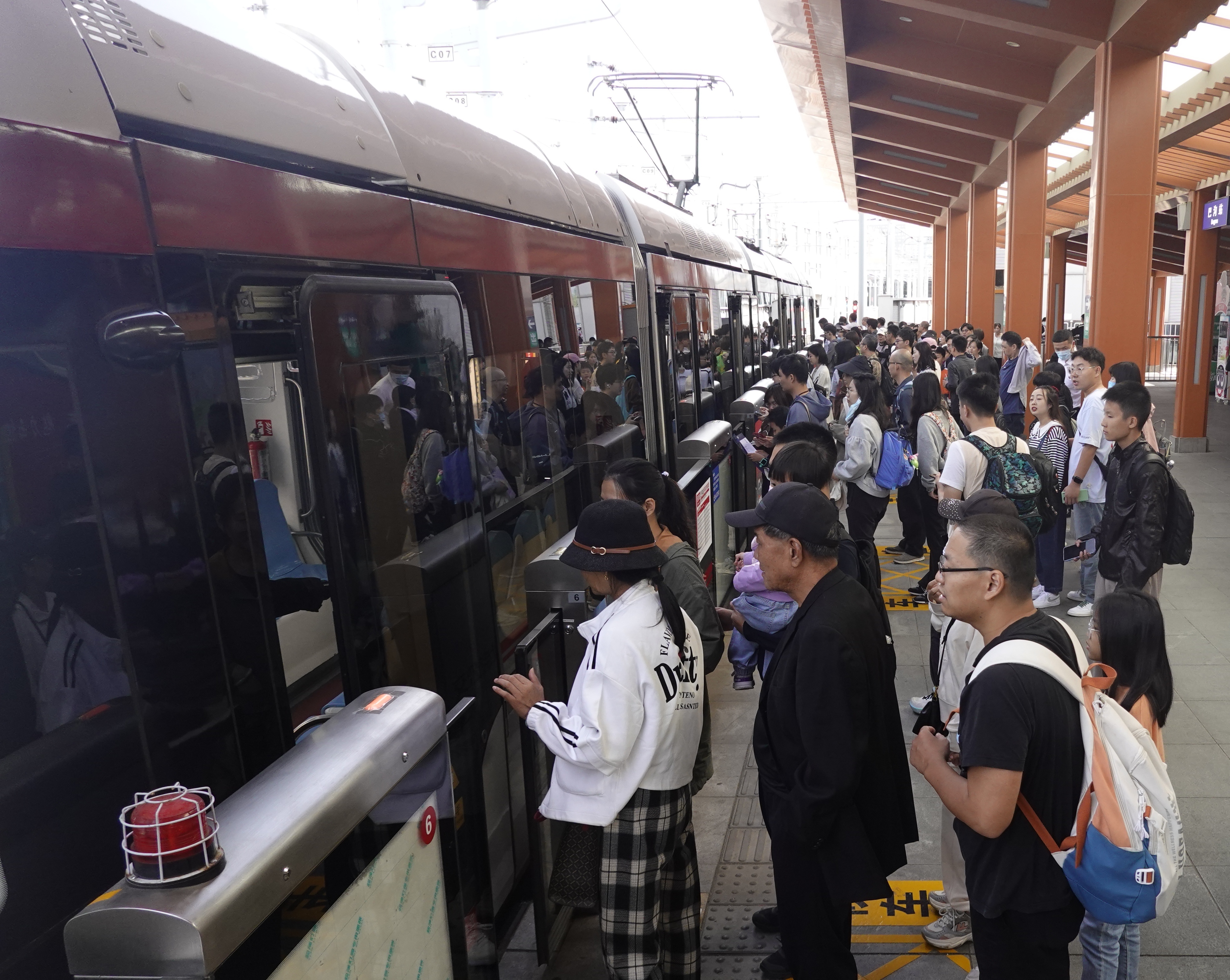 “加长版”中秋国庆假期有轨电车保障乘客旅游出行