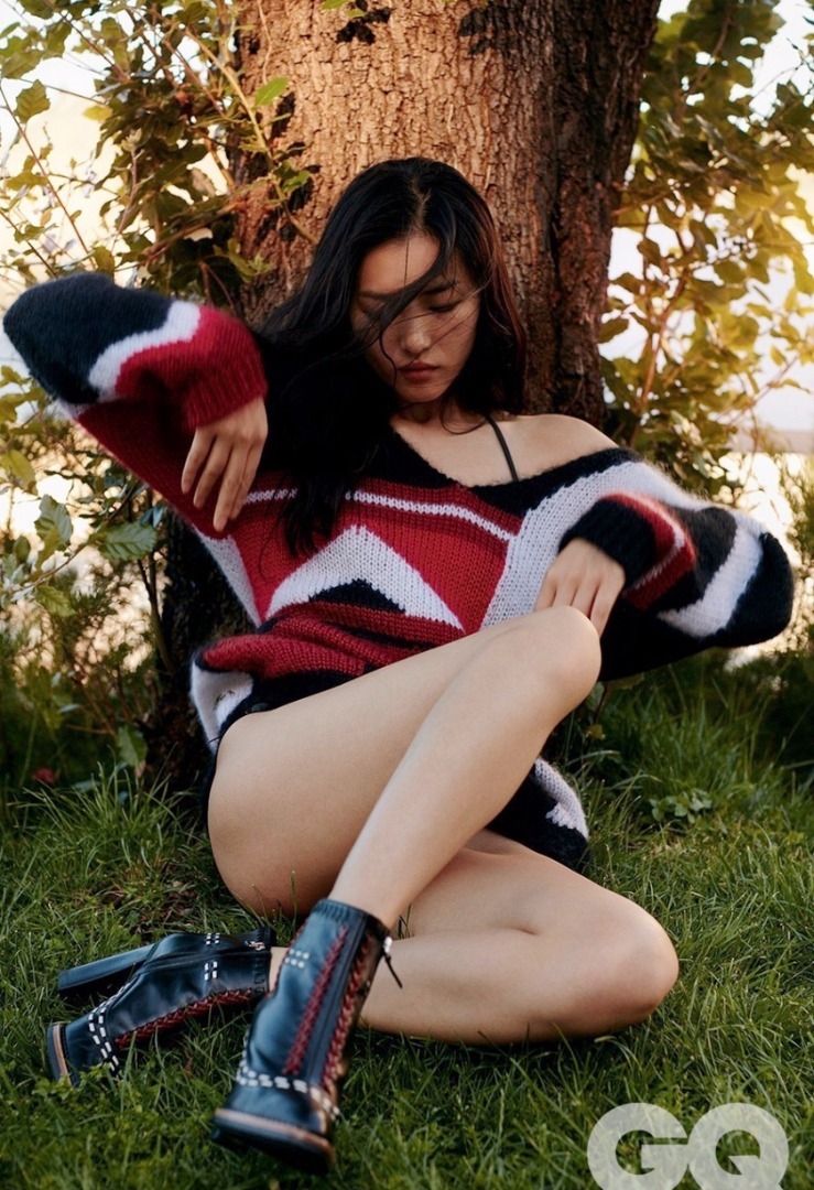 2012年与Calvin Klein、Hugo Boss以及雅诗兰黛等大牌合作，以第一个亚裔模特的身份成为美国化妆品Estee Lauder的全球代言人