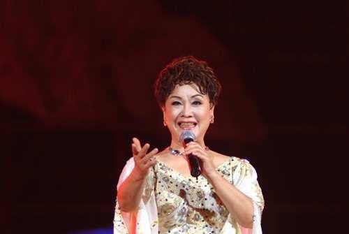 明星在节目中发飙,李谷一愤然离席,章子怡扔鞋