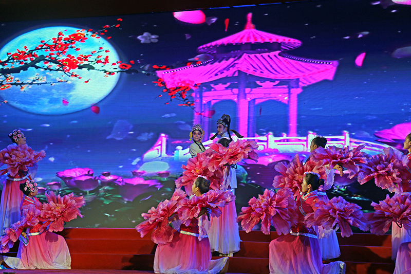 赣州大型赣南采茶戏《魂牵梦绕牡丹亭》在大余上演
