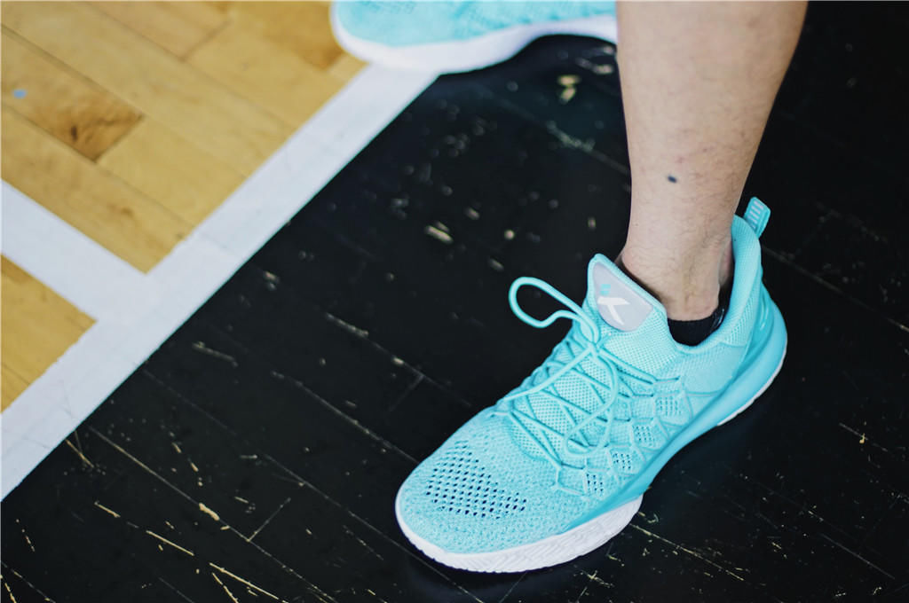 球鞋90秒第四十三期--安踏 KT轻骑兵3代