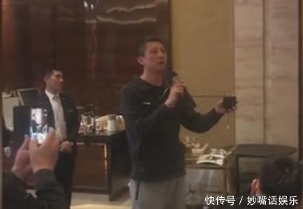 辽宁队刚获得CBA冠军,主教练郭士强庆功宴上