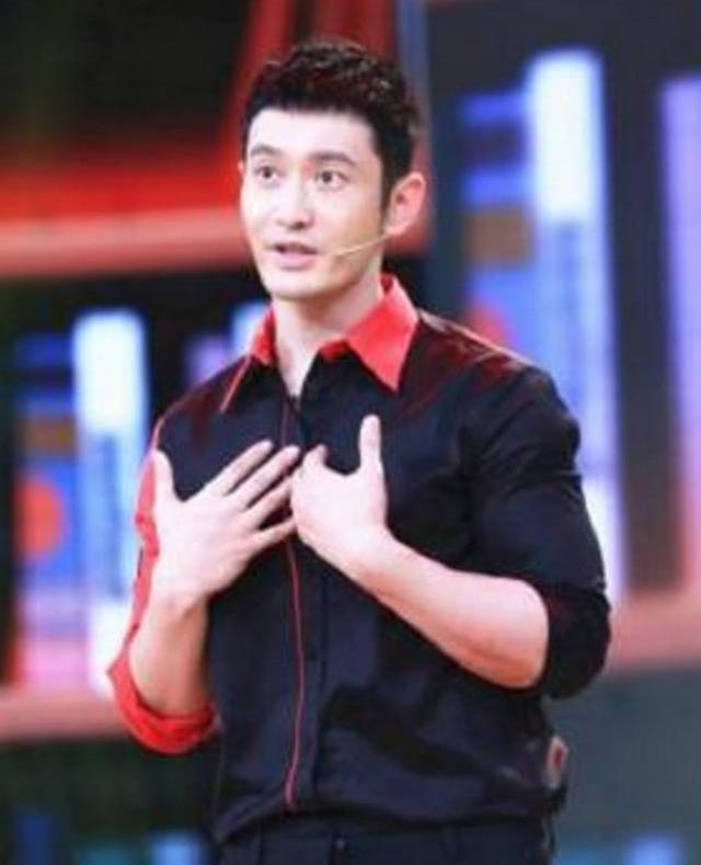 封杀传闻后首现身!黄晓明免费派发月饼