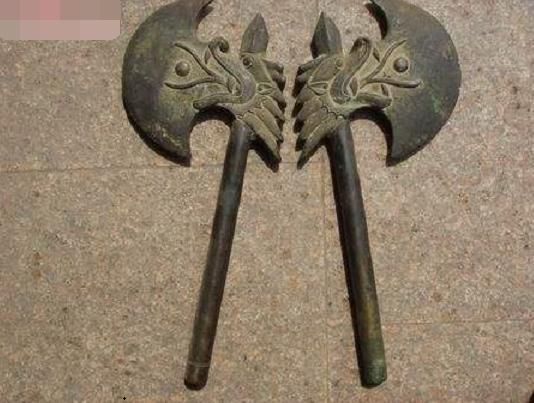 顺手,因而备受士兵的喜爱,;该兵器不仅适合双方格斗,而且它跟非洲飞斧