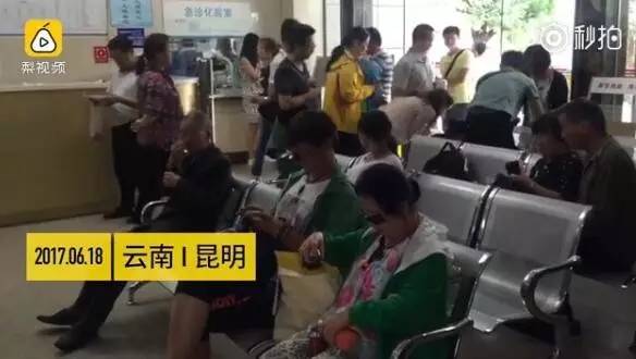 乘客飞出座位!空姐都在哭!昨天这架飞机在天上究竟发生了什么
