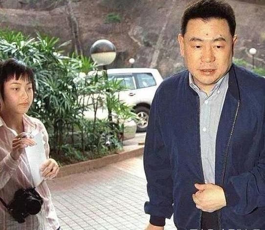 看了甘比前男友对她的评价,才知道刘銮雄为何