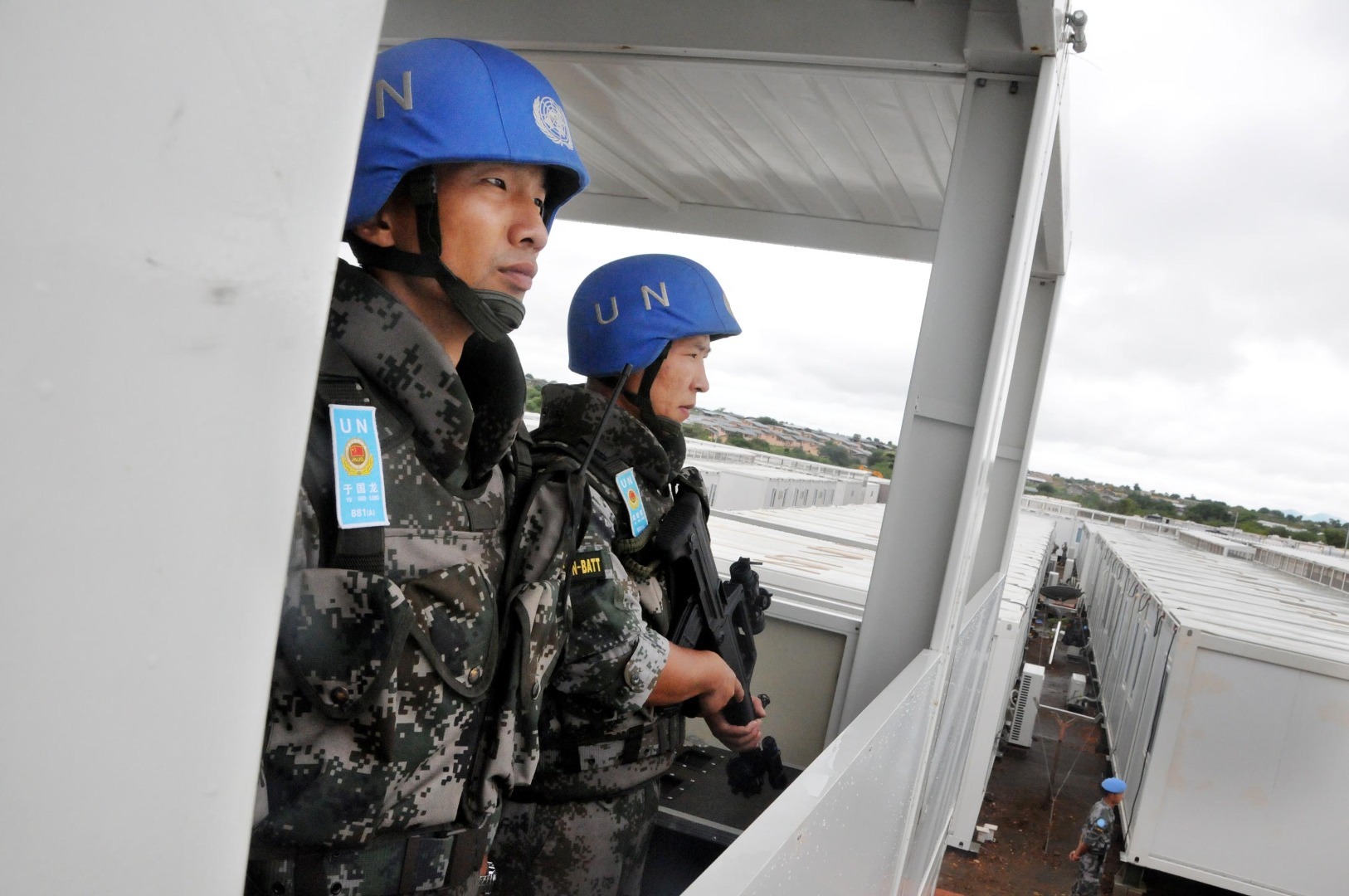 事态发生后，有外国媒体和网络传言开始质疑中国军队赴苏丹维和步兵营所使用装甲车防护力不足，有人说中国装甲车的装甲比较薄弱，只能防御机枪子弹的穿透，无法防御RPG火箭弹的袭击。 那么真相果真是如此吗？