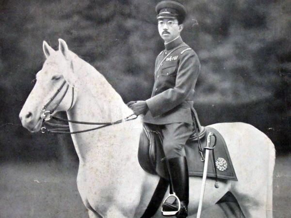 为什么日本天皇能延续千年?