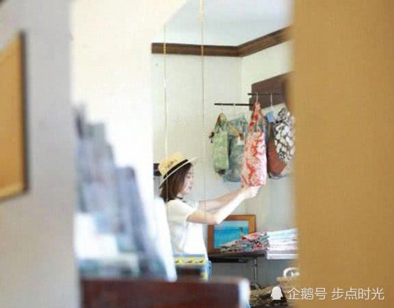 网友国外偶遇秦岚,傲人身材被赞极品!