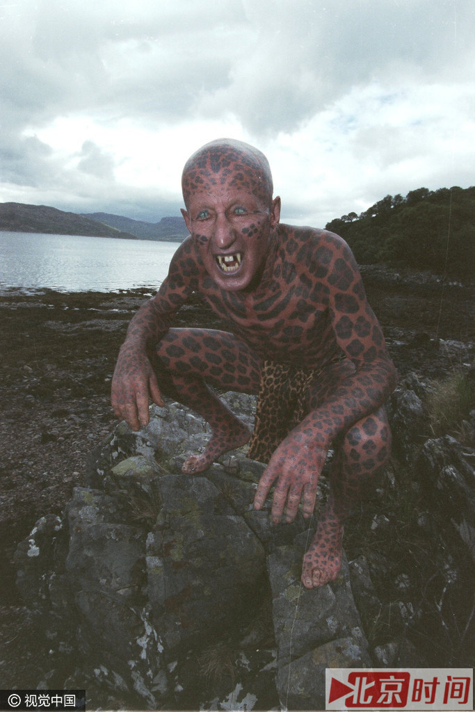 "豹人"离世 花5万纹全身似美洲豹