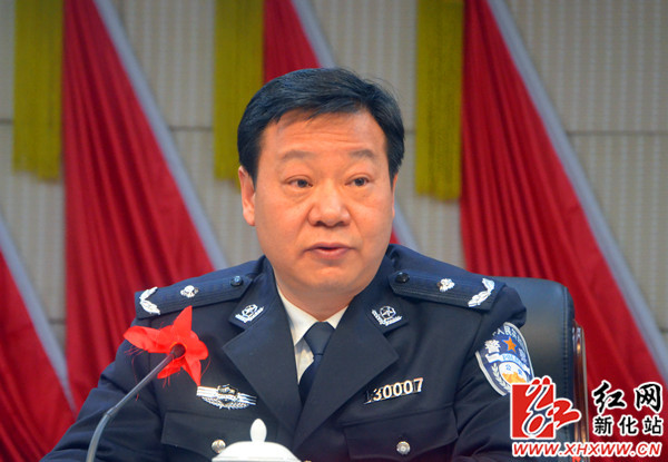 娄底市公安局副局长卢韶华讲话