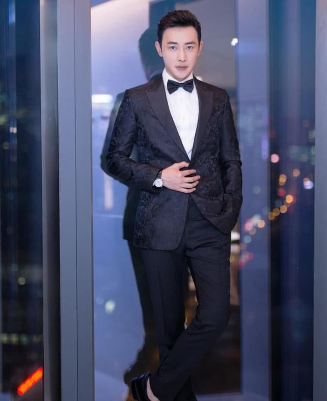 罗晋20岁空翻舞剑视频曝光舞姿轻盈流畅童子