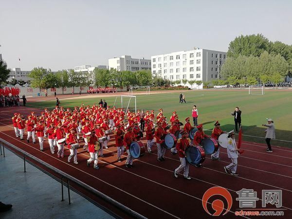 滕州市北辛中学隆重举行2018年春季田径运动