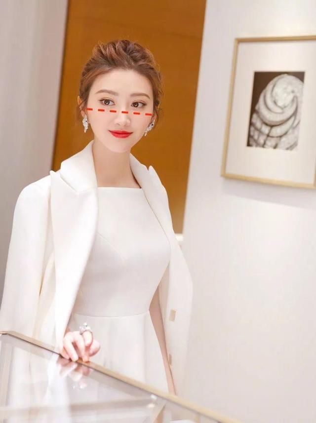 你们发现了吗?景甜的脸长得有点怪,张继科会嫌