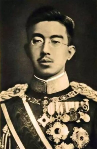 图注:昭和天皇裕仁