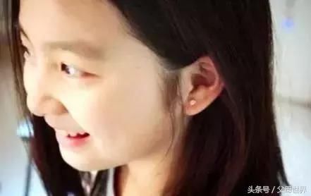 黄磊女儿多多打耳洞,部分网友觉得做法不对,你