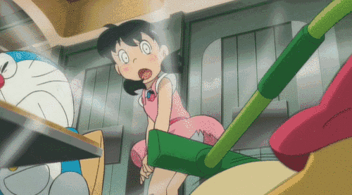 搞笑gif图:姑娘你的肚子是铁做的吗?