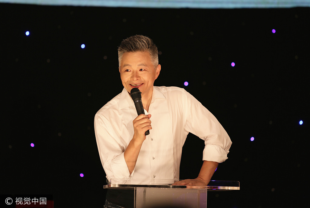 潮!军旅歌唱家王宏伟头顶"奶奶灰"深圳开讲