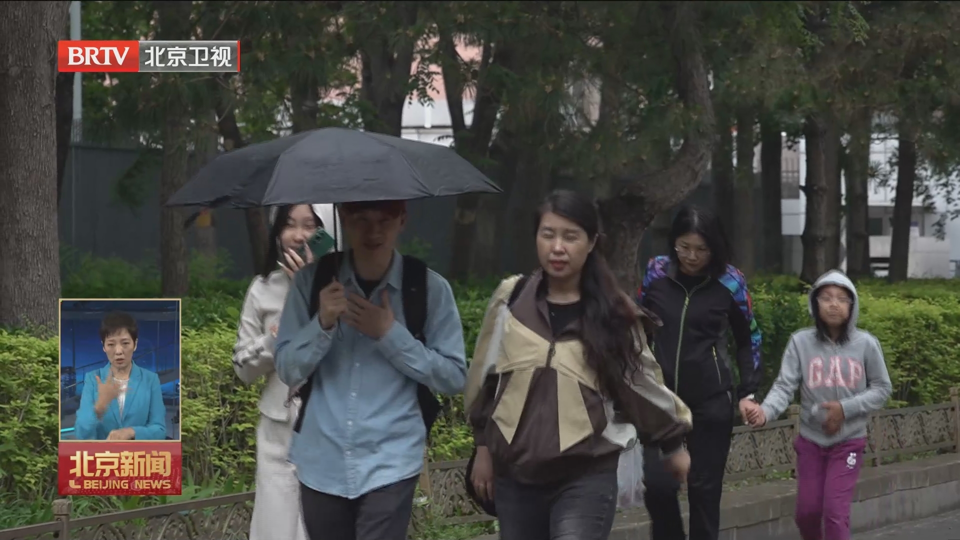 北京发布雷电蓝色预警 未来三天多雨降温 北京发布雷电蓝色预警 未来三天多雨降温