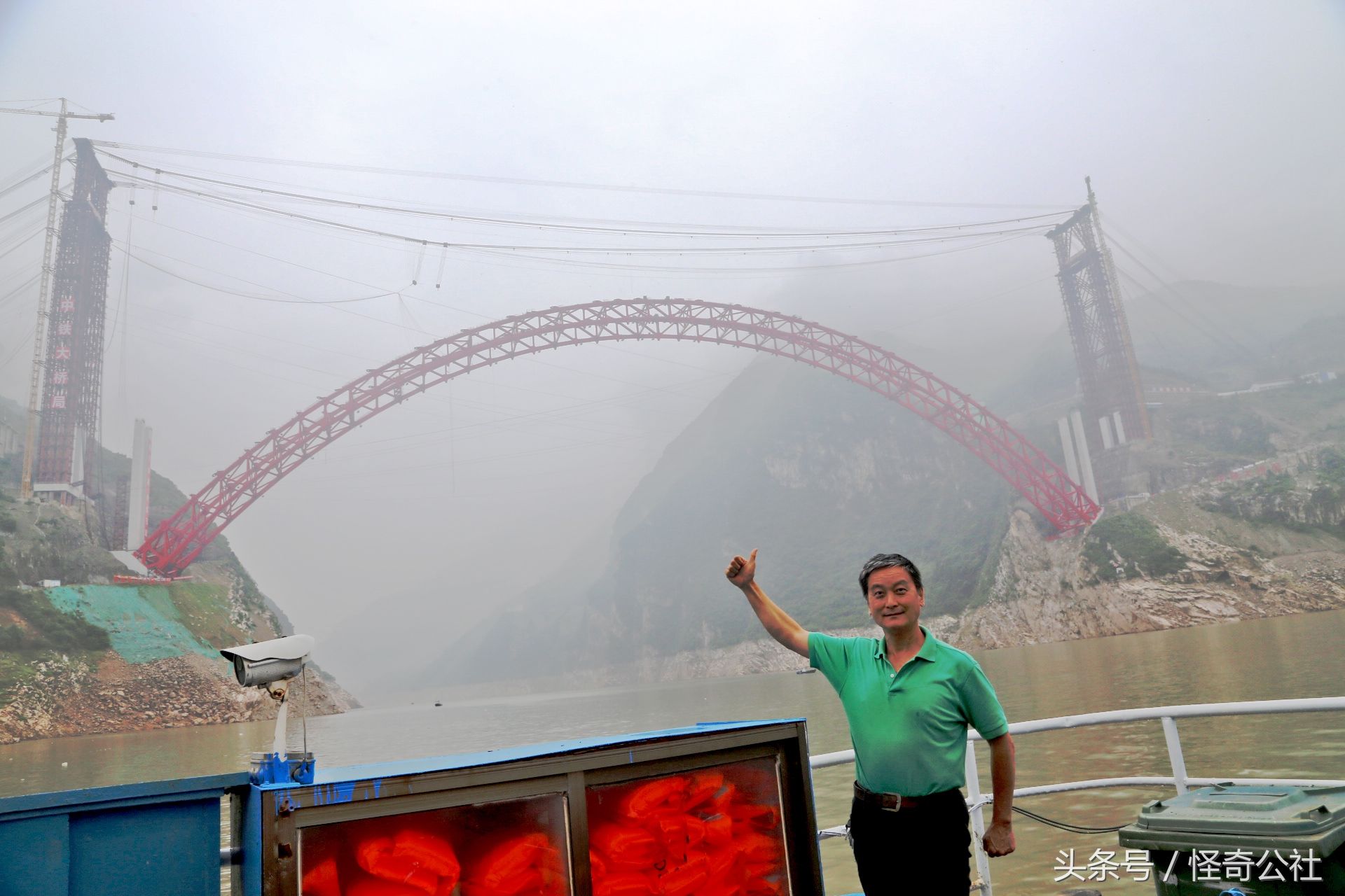 香溪长江公路大桥横跨秭归两岸,主桥72米,计划