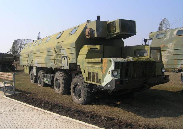 SS-20导弹系统的15V75型通信车。15V75型通信车是在 MAZ-543A型平台的基础之上研制而来的。