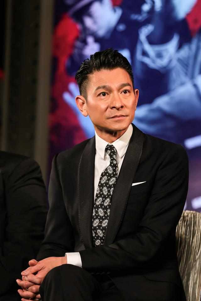 刘德华捐款超5000万,亲姐却穷得穿20块衣服,不