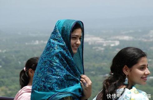 去巴基斯坦旅游,当地女孩都很漂亮,对中国游客