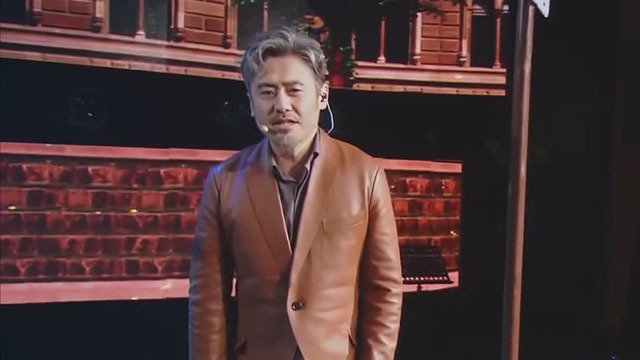 吴秀波捧花“撩妹” 献唱《割心》 吴秀波捧花“撩妹” 献唱《割心》