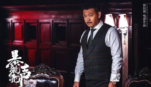 主演在电影中被设置成一个哑巴,其实也在无形中象征着丧失话语权的