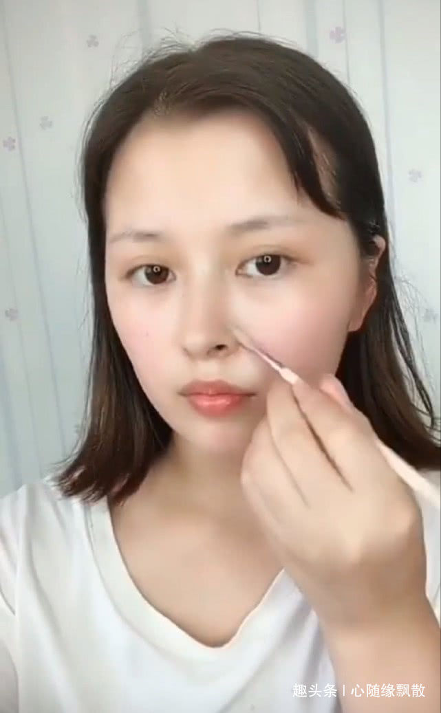 小姐姐喜欢赵丽颖,模仿花千骨妆容,这个地方却