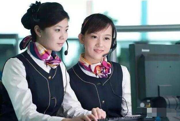 中国移动客服平均每天接165个电话,她们一个月