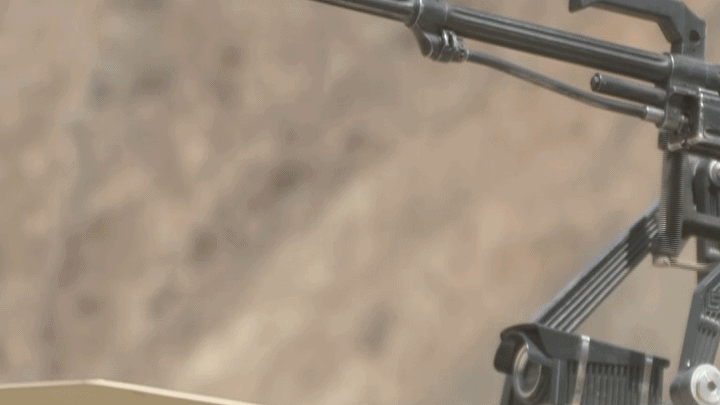 “铁脚板”蹬上了“车轮子” 新型防护突击车提升综合作战能力