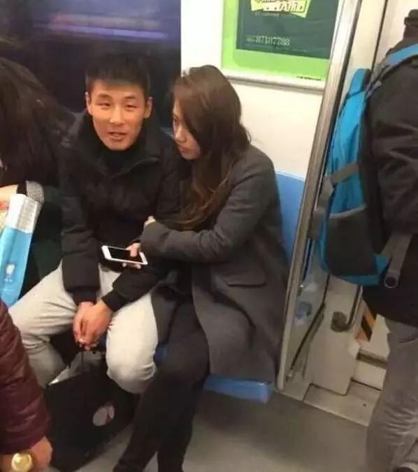 国足队员踢球技术差,豪车可不差,最节俭的一位