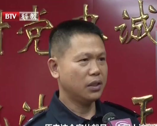 深圳：男子派发小卡片被抓  竟是在逃强奸犯
