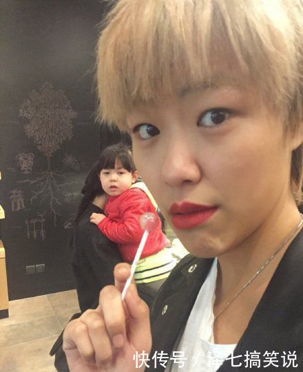 幽默段子:媳妇学了几天瑜伽突然说不去了,她的