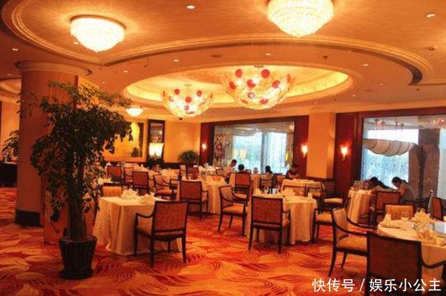 同事结婚随礼三百,听到她和她朋友的一番话,我