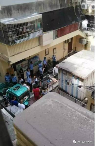 安徽居民楼两男子拿长刀打斗身亡 安徽居民楼两男子拿长刀打斗身亡