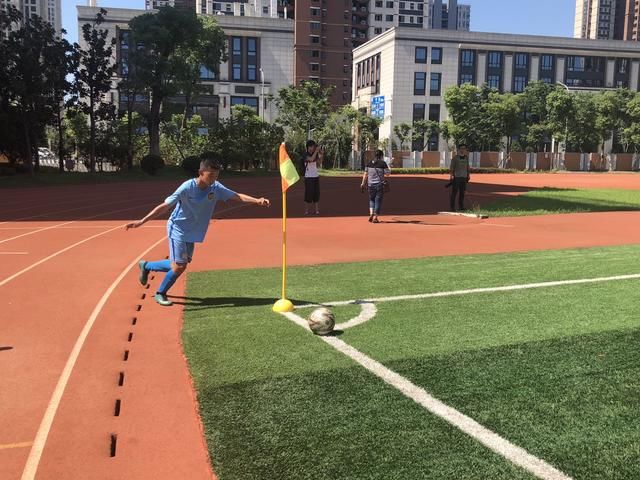 为了爱拼出精彩!城市、大山孩子在南外河西