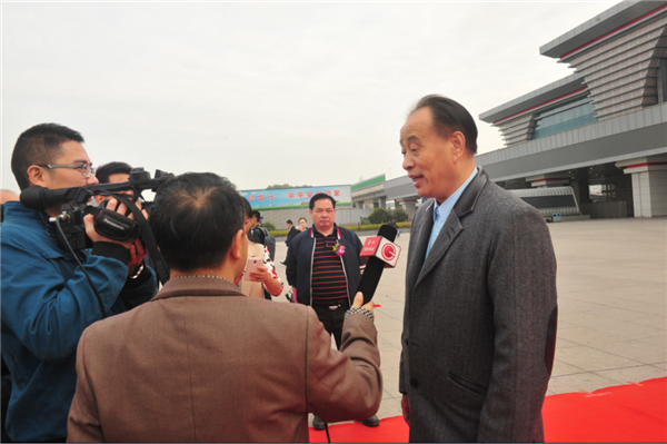 华盛名酒号高铁贵阳首发让贵州酱酒跑出中国速度