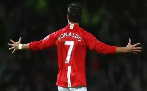 贝克汉姆评价梅西和c罗:最穷的童年,最富的妈妈