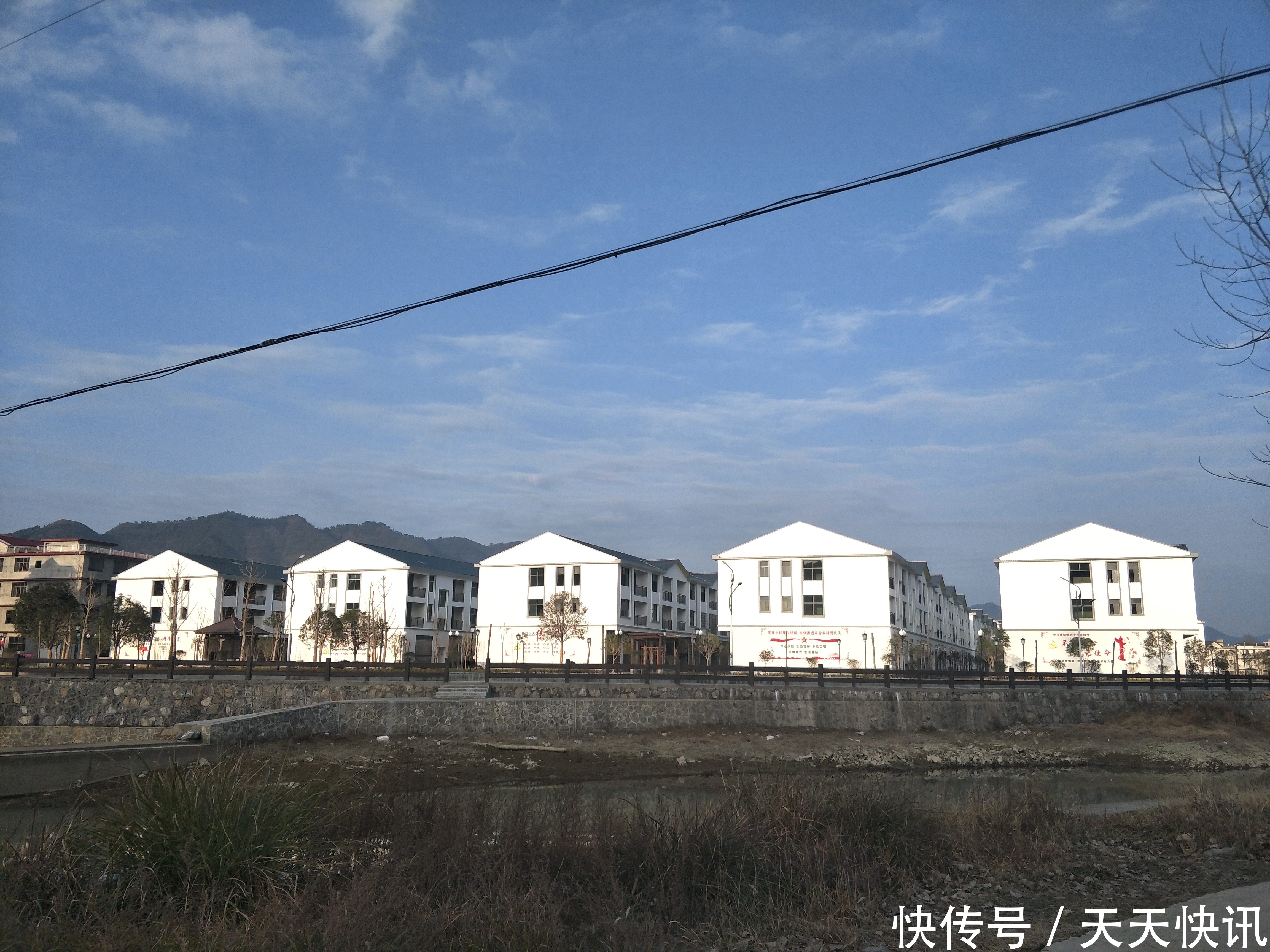 重点贫困户搬来幸福生活 新邵完成4千余人异