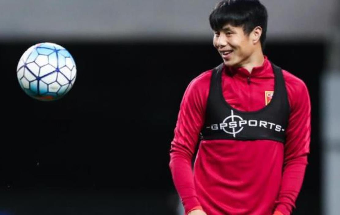 国足颠球基本功如何?没有对比就没有伤害,底子