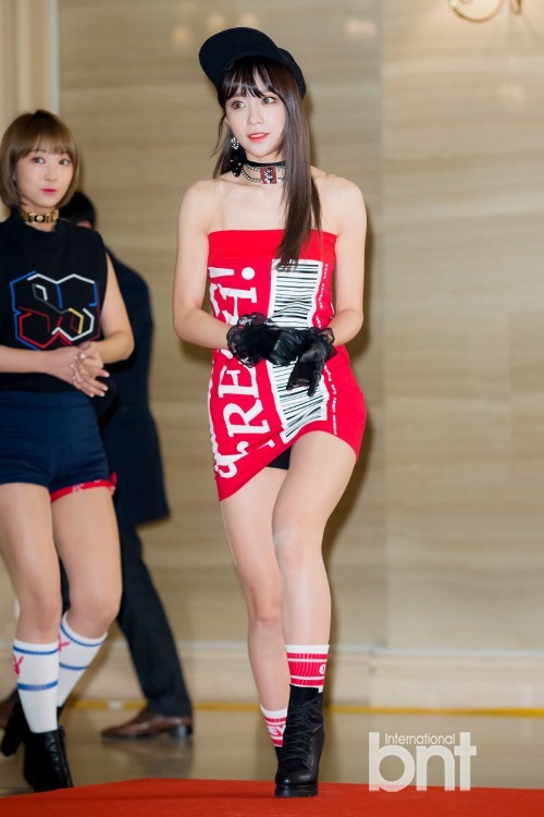 第30届金唱片大赏如期举行 HaNi出场走光