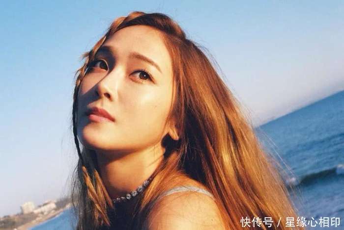 女时代前成员, 退团后惨遭封杀, 如今签约美国最