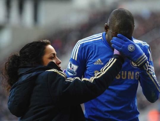 为申花此举点赞:登巴巴落选大名单,申花照发薪