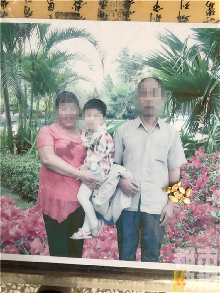 渭南市蒲城县一名女子却不幸身亡于家中，而嫌疑人竟然是自己最亲的人。9月7日，李女士突然接到电话，说自己最小的妹妹李燕萍在她婆婆家突然死亡了，这让她感觉万分的震惊。李女士：“她婆婆说，你妹妹昨天晚上喝农药死了 ，喝那个无色无味的药。”听到妹妹死亡的消息，李女士赶紧和哥哥赶到妹妹的家，发现她家竟然已经开始准备妹妹的后事了。李女士：“把寿衣都给穿上了，把什么都准备好了， 在凳子上放着呢。”