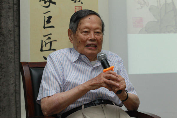 30余名院士给杨振宁95岁生日祝寿 欢迎其恢复中国国籍